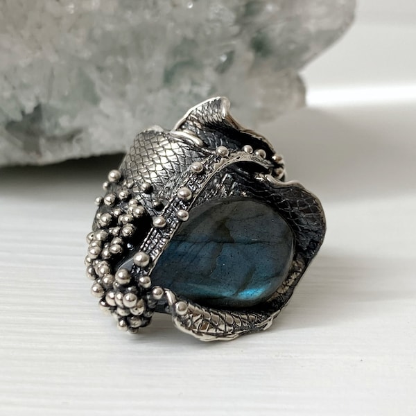 Teardrop labradorite ring sterling silver, abstract rings for women, granulation ring, teardrop stone ring, unusual design ring