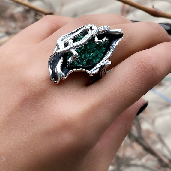 Lizard ring adjustable malachite ring sterling silver ring, raw gemstone ring, green stone ring, raw crystal ring, lizard lovers animal ring