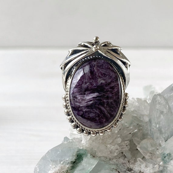 Bague avec pierre violette sale