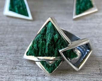 Geometric ring Raw malachite ring Sterling silver triangle ring for women, raw stone ring green crystal ring made in Armenia
