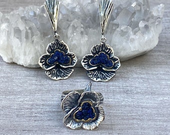 Raw azurite flower jewelry set for women, Druzy blue stone ring and earrings, not to forget flower