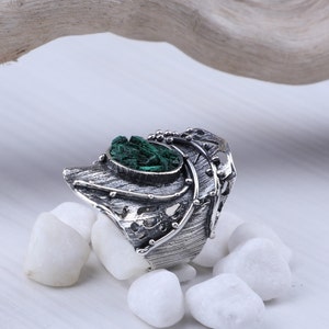 Raw malachite ring, granulation ring sterling silver wide band, unusual design ring modern, oval green stone gemstone  ring,  textured ring