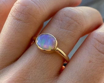 Opal and yellow gold ring - Christine Escher