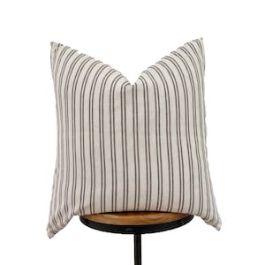 Fodera per cuscino a righe: crema naturale e marrone chiaro, poliestere (solo fodera)