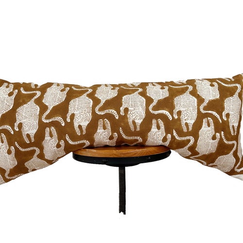 Housse de coussin lombaire en lin à imprimé bloc - Marron moutarde