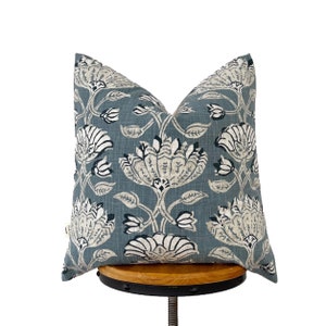 Federa per cuscino floreale blu-grigio e beige