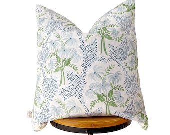 Designer Stoffkissen, grün/blau/elfenbeinweiß geblümter Kissenbezug