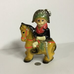 Cavallo di banca e soldato, ceramica, dal Giappone