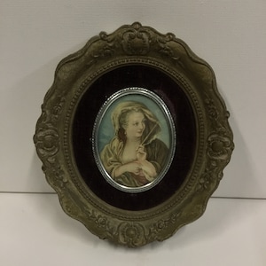 A Cameo Creations Woman With A Fan Wall Hanging