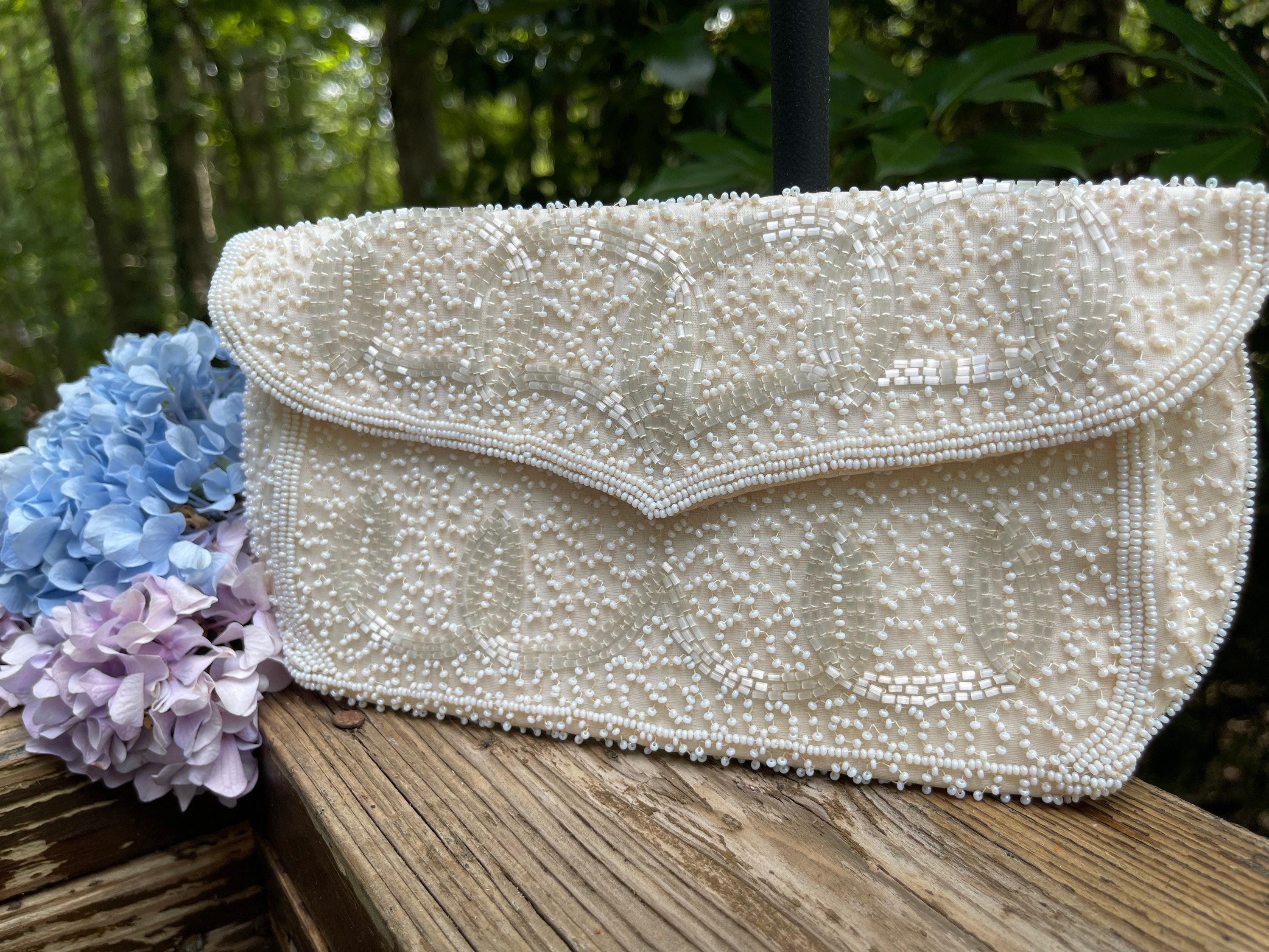 Vintage beaded evening bag  Beaded evening bags, Vintage beaded