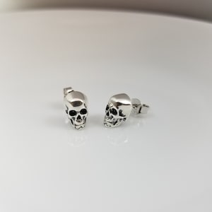 Gothic Skull Stud Earrings, Minimalist Silver Skull Earrings for Men and Women, Halloween Accessories, Spooky Gift, Creepy Cute Earrings