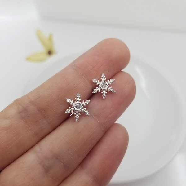 Sterling Silver Snowflake Earrings, Christmas Gift, Snowflake Stud Earrings Minimalist, Silver Snowflake Earrings