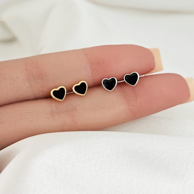 7MM SIMPLE STUD EARRING - BLACK main image 1