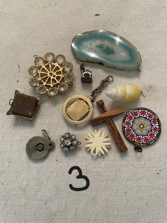 Lot of pendants or charms - image 6