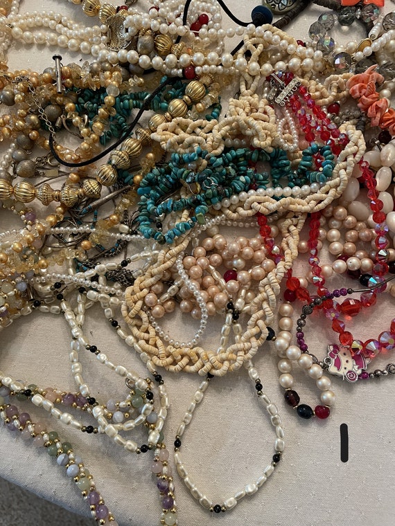 Lot of vintage necklaces