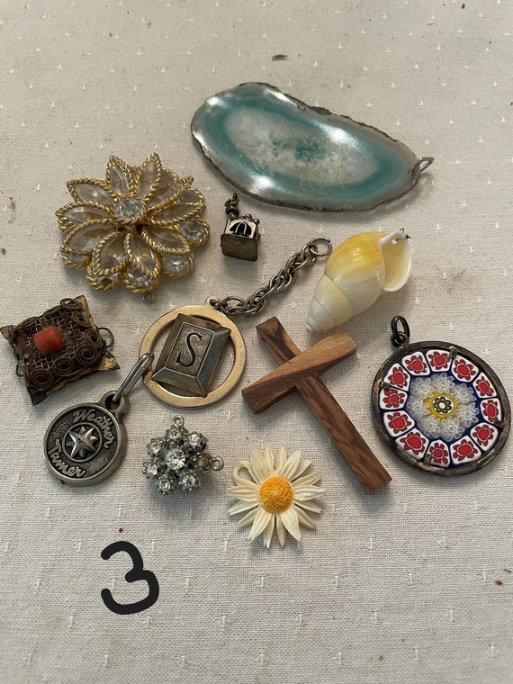 Lot of pendants or charms - image 5