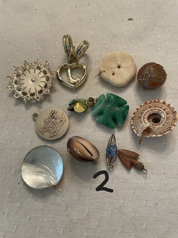Lot of pendants or charms - image 4