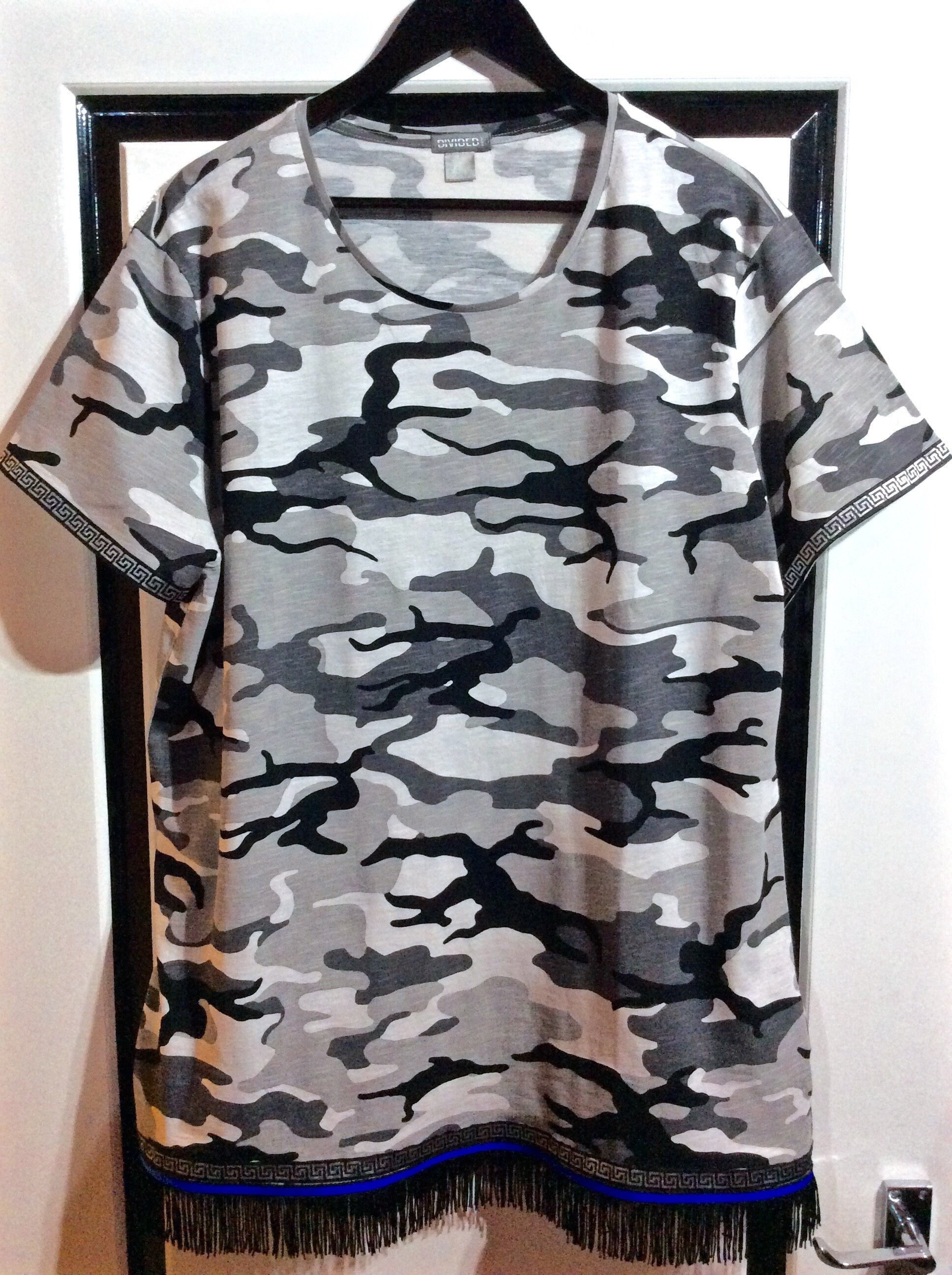 Image of Men’S Hebrew Israelite Grey Camouflage Tee With Greek-Key Arm Ribbons, Black Chainette Fringes & A Ribbon Of Blue