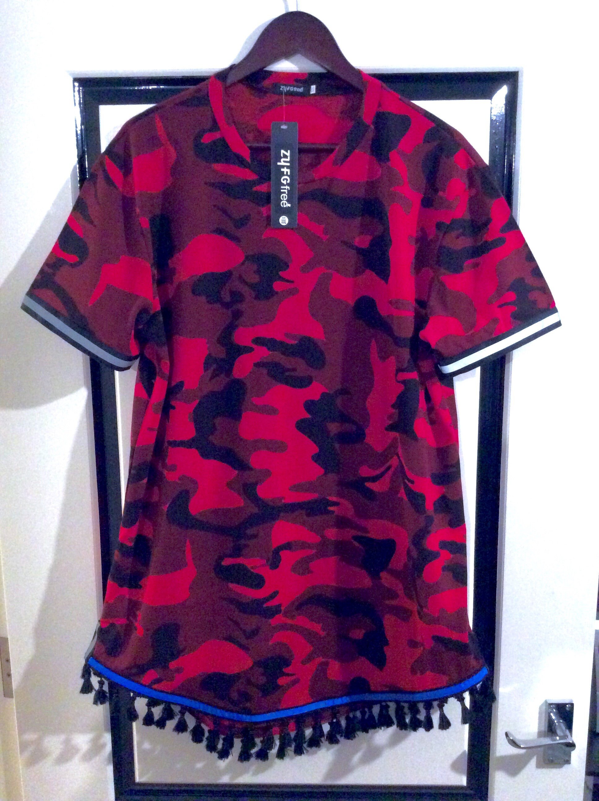 Image of Men’S Hebrew Israelite Red Camouflage Longline Curved Hem Reflector T Shirt With Black Fringes & A Ribbon Of Royal Blue