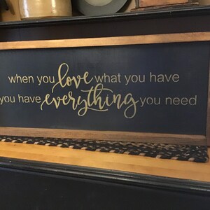 &quot;Gerahmtes &quot;&quot;Love What You Have&quot;&quot; Holzschild 11,75 x 26.&quot;