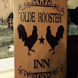 Old Rooster Inn Panneau en bois primitif 12 x 20