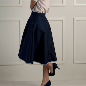 Elegant high waist linen circle skirt. Knee length midi skirt with pockets - choose your color!