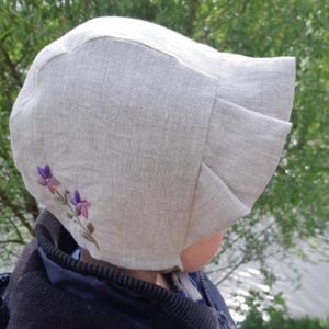 Floral Reversible Linen Baby Bonnet with Hand Embroidery – Summer Hat for Girls – Natural Linen Baby Sun Hat – Baby Shower Gift