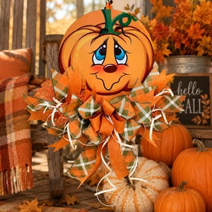 Whimsical Pumpkin Door Hanger | Fall Pumpkin Wreath | Pumpkin Face Door Decor | Autumn Front Door Decoration | Cute Fall Porch Decor afbeelding 1