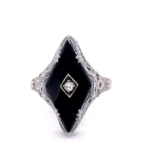 Vintage Carved White Onyx Stone Shrimp Style Ring Gem