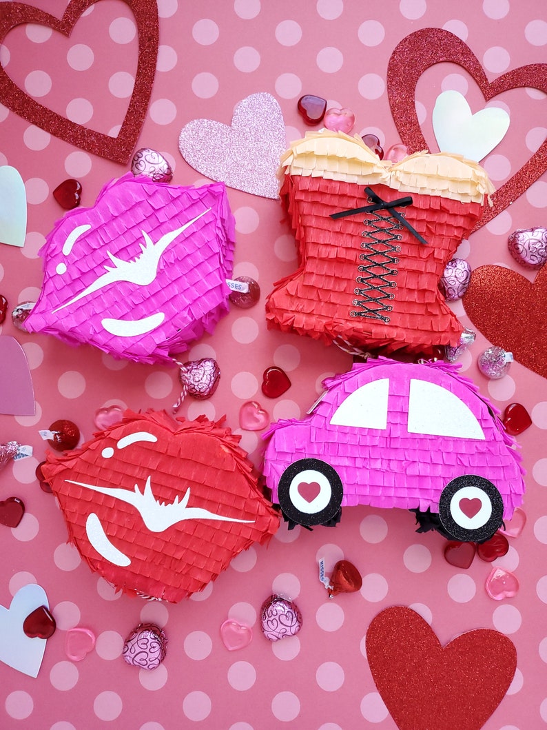 Coche mini piñata Amor buggy Coche piñata Coche fiesta favor Transporte tema San Valentín buggy piñata Mini coche piñata Vehículo fiesta temática Ea. imagen 6