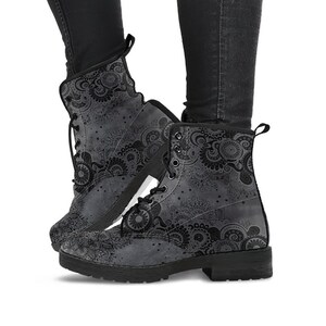 Botas de mujer Grey Mandalas Decor Cuero vegano Botas Boho | Etsy España