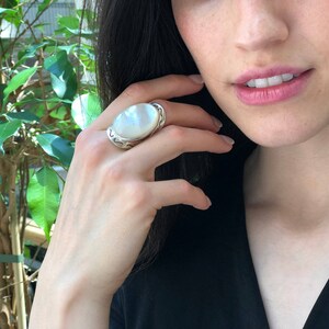 Shell Pearl Ring, Mother of Pearls, Natural Shell Pearl, June Birthstone, Silver Oval Ring, Pearl Ring, Vintage Pearl Ring, 925 Silver Ring image 2