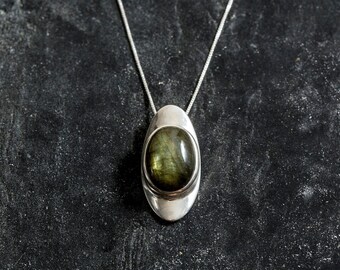 Labradorite Pendant, Boho Silver Pendant, Natural Labradorite, Green Labradorite, Healing Green Necklace, Flashy Labradorite, Solid Silver