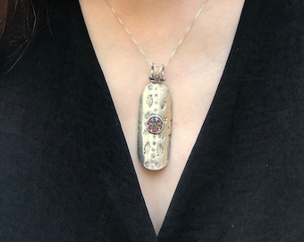 Ciondolo viola scuro, topazio mistico naturale, collana con topazio grande, ciondolo unico e di grande effetto, ciondolo antico, argento artistico, pietra Adina