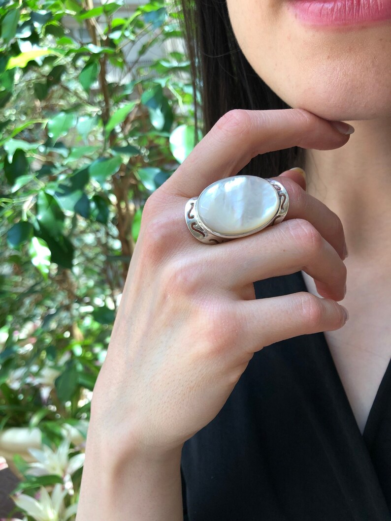 Shell Pearl Ring, Mother of Pearls, Natural Shell Pearl, June Birthstone, Silver Oval Ring, Pearl Ring, Vintage Pearl Ring, 925 Silver Ring image 3