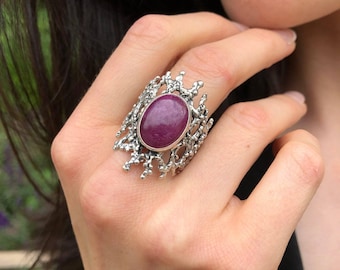 Bague rubis, rubis naturel, bague tendance, bague vintage, grande bague rouge, bague pierre rouge, bague artistique, grosse bague, bague en argent massif, rubis