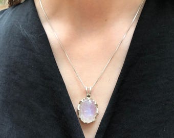 Oval Mondstein Anhänger, natürlicher Regenbogen Mondstein, Juni Birthstone Halskette, Vintage Statement Halskette, Großer Stein Anhänger, selten von Adina