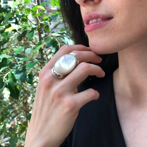 Shell Pearl Ring, Mother of Pearls, Natural Shell Pearl, June Birthstone, Silver Oval Ring, Pearl Ring, Vintage Pearl Ring, 925 Silver Ring image 8