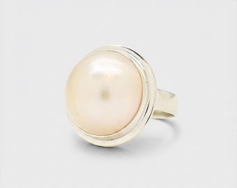Mabe Pearl Ring, Natural Mabe Pearl, Chunky Pearl Ring, June Birthstone, Large Pearl Ring, White Pearl Ring, Vintage Ring, Solid Silver Ring