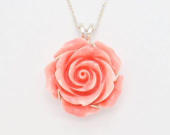 Große Rose Anhänger, erstellt Koralle, Statement Anhänger, Blumen Halskette, geschnitzte Anhänger, Engel Haut Koralle, romantische Halskette, Silber Anhänger