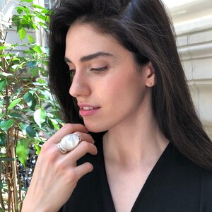Shell Pearl Ring, Mother of Pearls, Natural Shell Pearl, June Birthstone, Silver Oval Ring, Pearl Ring, Vintage Pearl Ring, 925 Silver Ring image 9