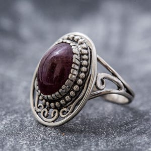 Bague rubis antique, bague rubis naturel, bague rubis rouge, pierre de naissance juillet, grosse bague rubis, bagues rubis, bague en argent, rare par Adina image 1