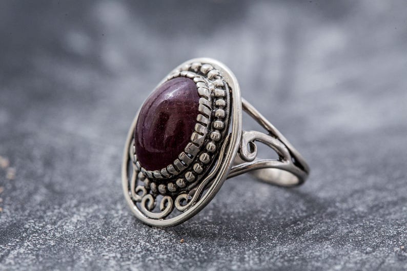 Bague rubis antique, bague rubis naturel, bague rubis rouge, pierre de naissance juillet, grosse bague rubis, bagues rubis, bague en argent, rare par Adina image 1