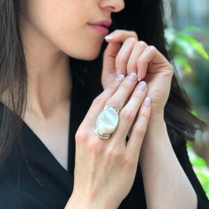 Shell Pearl Ring, Mother of Pearls, Natural Shell Pearl, June Birthstone, Silver Oval Ring, Pearl Ring, Vintage Pearl Ring, 925 Silver Ring image 7