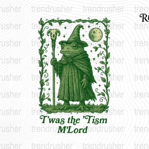 Op de afbeelding: Groene illustratie van een kikker-tovenaar met staf en schedel, met een hoed en cape, met een volle maan. De afbeelding is omlijst met groene wijnranken. De tekst luidt "T'was the 'Tism M'Lord."