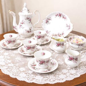 Vintage Royal Albert Lavender Rose Set Coffee Pot 4 Cups & Saucers