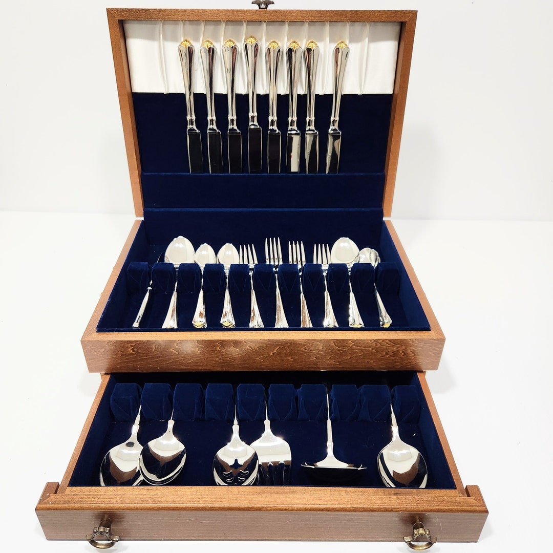 Oneida Juilliard Flatware Set, Stainless Steel Cutlery Set 8 Place