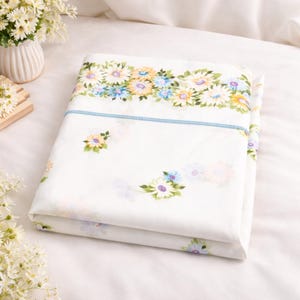 Vintage franskt lantligt dubbellakan - blommigt lakan - muslinlakan - vintage dubbelt heltäckande sängkläder tyg prästkragar kanttryck 81" x 104"