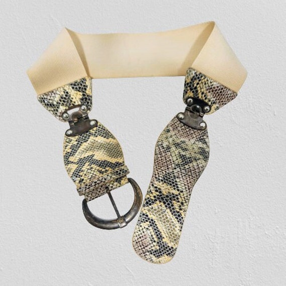 Stretch beige animal print belt wit brass buckle,… - image 1