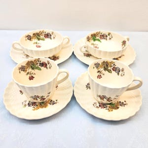 Copeland Spode Wicker Lane Soup Bowls with Under Plate Pair Or Wicker Lane Teacups and Saucers Tea Set Made in England Antique Cream